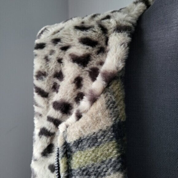 YEST Reversible  Plaid/Leopard Print Vest NWT Sz 6 - Picture 7 of 13